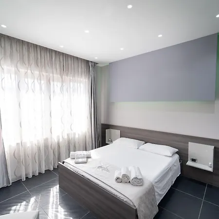 Al Campanile H Centro, By Clapa Group Dislocated Hospitality 招待所 那不勒斯